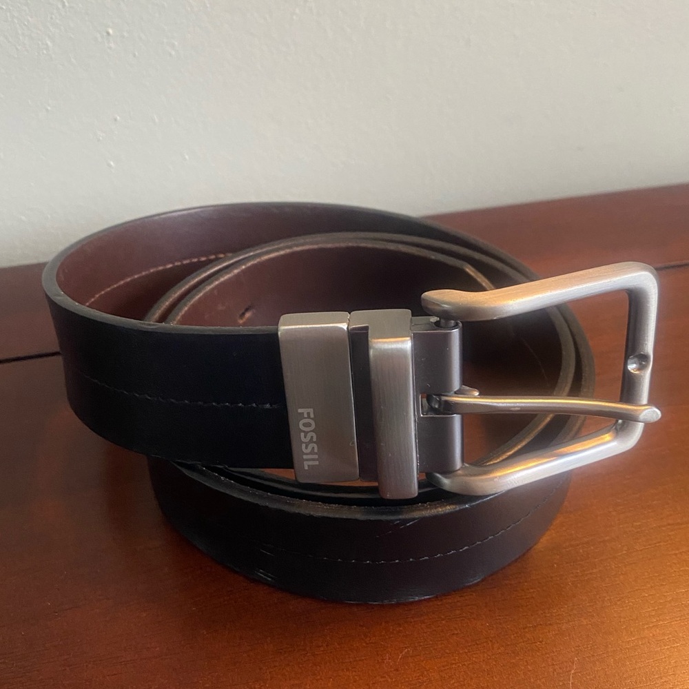 Fossil Mens Size 34” Black/Brown Leather Belt Silver Tone
Hardware Dress